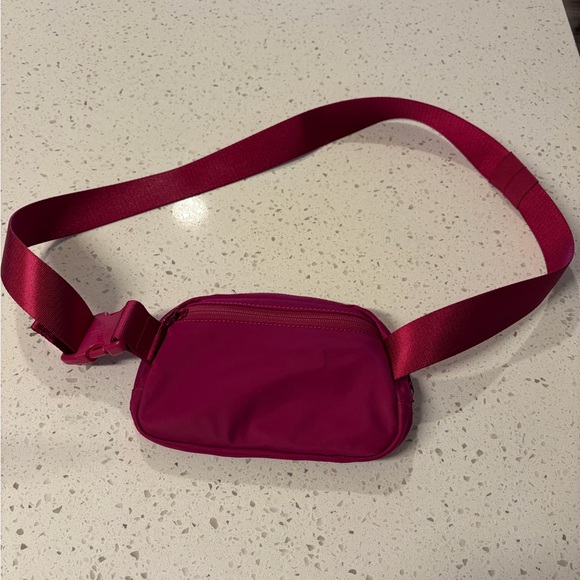 lululemon athletica Fuchsia Everywhere Belt Bag - Picture 2 of 3